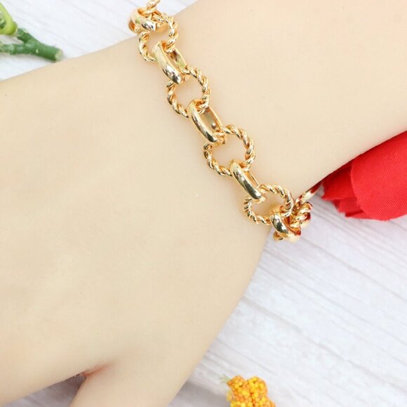 "Trendy Handmade Bracelet – A Thoughtful Gift for Girls & Women | UNVRC1593 - Picture 2 of 10